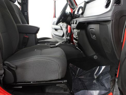 Used 2025 Jeep Wrangler Unlimited Sahara w/ Safety Group AWD/4WD image 19