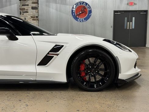 Used 2017 Chevrolet Corvette Grand Sport w/ Carbon Flash Badge Package RWD image 21