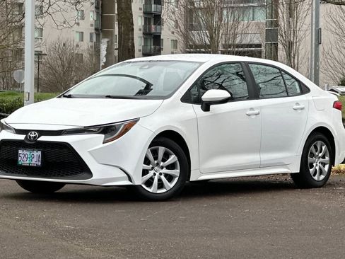 Used 2022 Toyota Corolla LE image 1