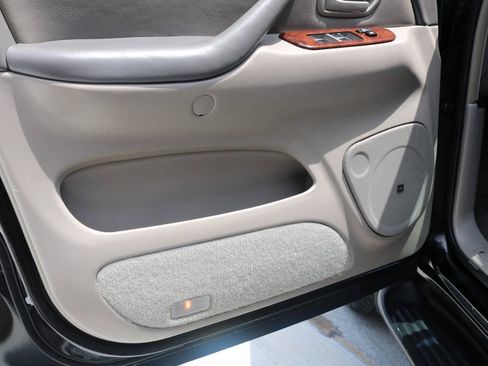 Used 2006 Toyota Sequoia SR5 RWD image 22