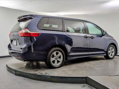 Used 2019 Toyota Sienna L image 8