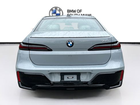 Certified 2023 BMW 740i 740i w/ Parking Assistance Package image 6