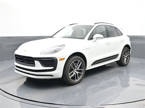 Used 2024 Porsche Macan image 1