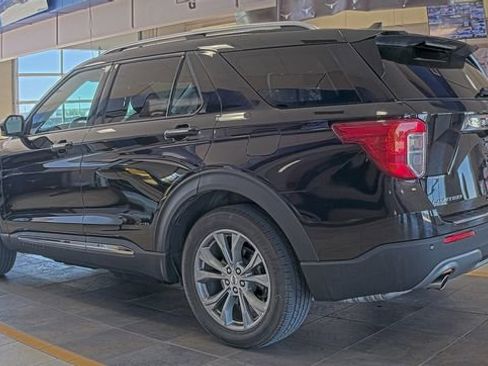 Used 2023 Ford Explorer Limited image 3