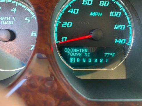 Used 2011 Buick Lucerne Super image 13