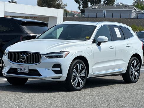 Certified 2023 Volvo XC60 T8 Plus AWD/4WD image 8