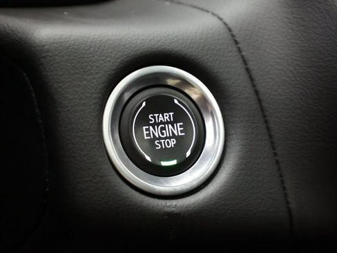 Used 2023 GMC Yukon XL SLT AWD/4WD image 34