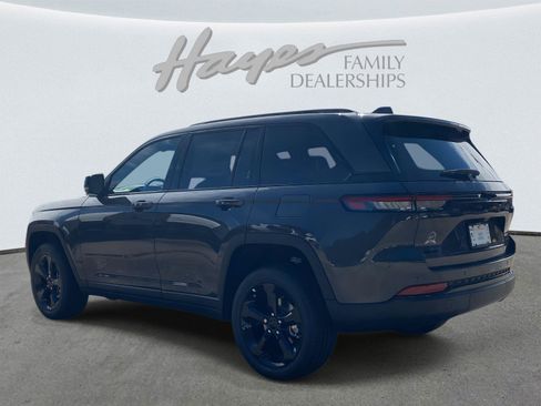 New 2025 Jeep Grand Cherokee Limited w/ Black Appearance Package image 16