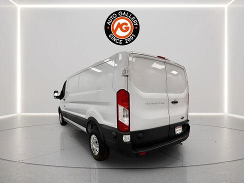 Used 2024 Ford Transit 250 Low Roof RWD image 5