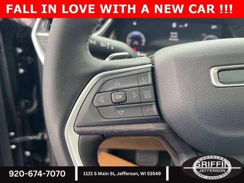 New 2025 Jeep Grand Cherokee Limited w/ Luxury Tech Group II image 24