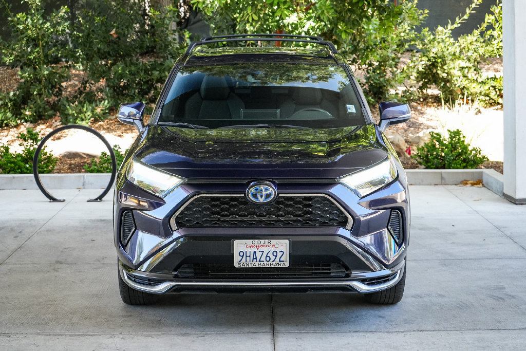 Used 2023 Toyota RAV4 SE w/ Weather & Moonroof Package AWD/4WD image 2