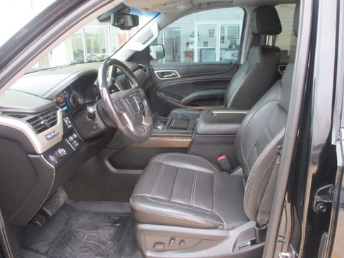 Used 2018 GMC Yukon Denali RWD image 3
