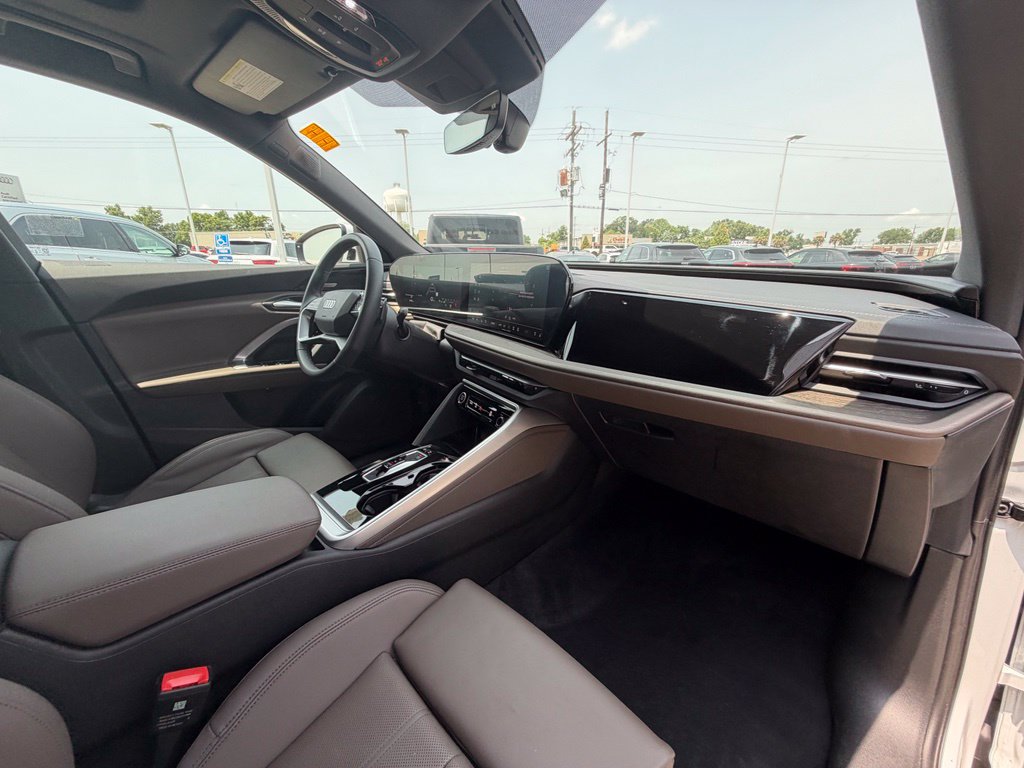 Used 2025 Audi Q5 Premium Plus w/ Premium Plus AWD/4WD image 29