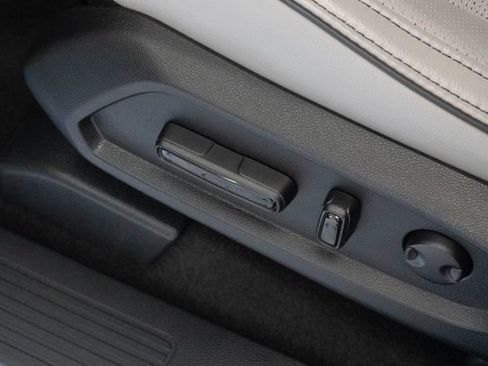 Used 2025 Honda Pilot Elite image 5