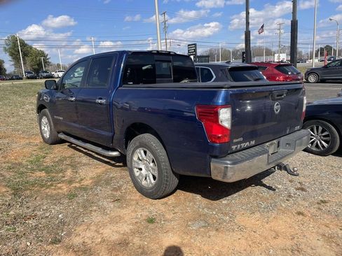 Used 2017 Nissan Titan SV image 4