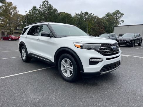 Certified 2024 Ford Explorer XLT w/ Equipment Group 202A image 4