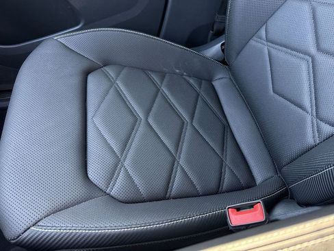 Used 2025 Volkswagen Atlas Cross Sport SE w/ Black Wheel Package AWD/4WD image 37