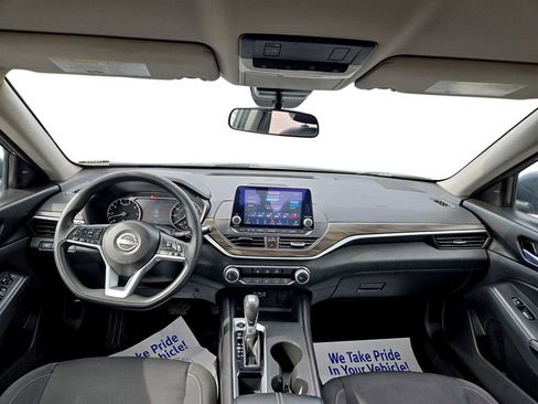 Used 2025 Nissan Altima 2.5 SV image 12