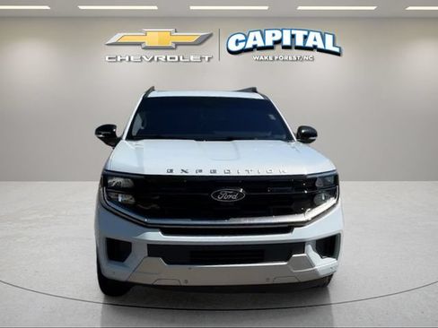 Used 2025 Ford Expedition Platinum w/ Driver's Package AWD/4WD image 8