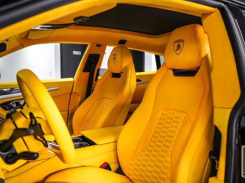 Used 2021 Lamborghini Urus AWD/4WD image 27