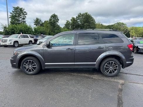 Used 2018 Dodge Journey SE w/ Popular Equipment Group FWD image 2