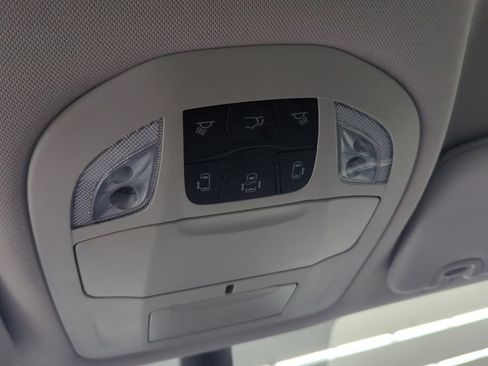 Used 2023 Chrysler Pacifica Touring-L FWD image 23