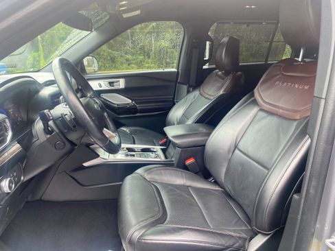 Used 2021 Ford Explorer Platinum w/ Equipment Group 601A AWD/4WD image 9