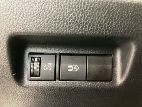 Used 2022 Toyota RAV4 LE image 13