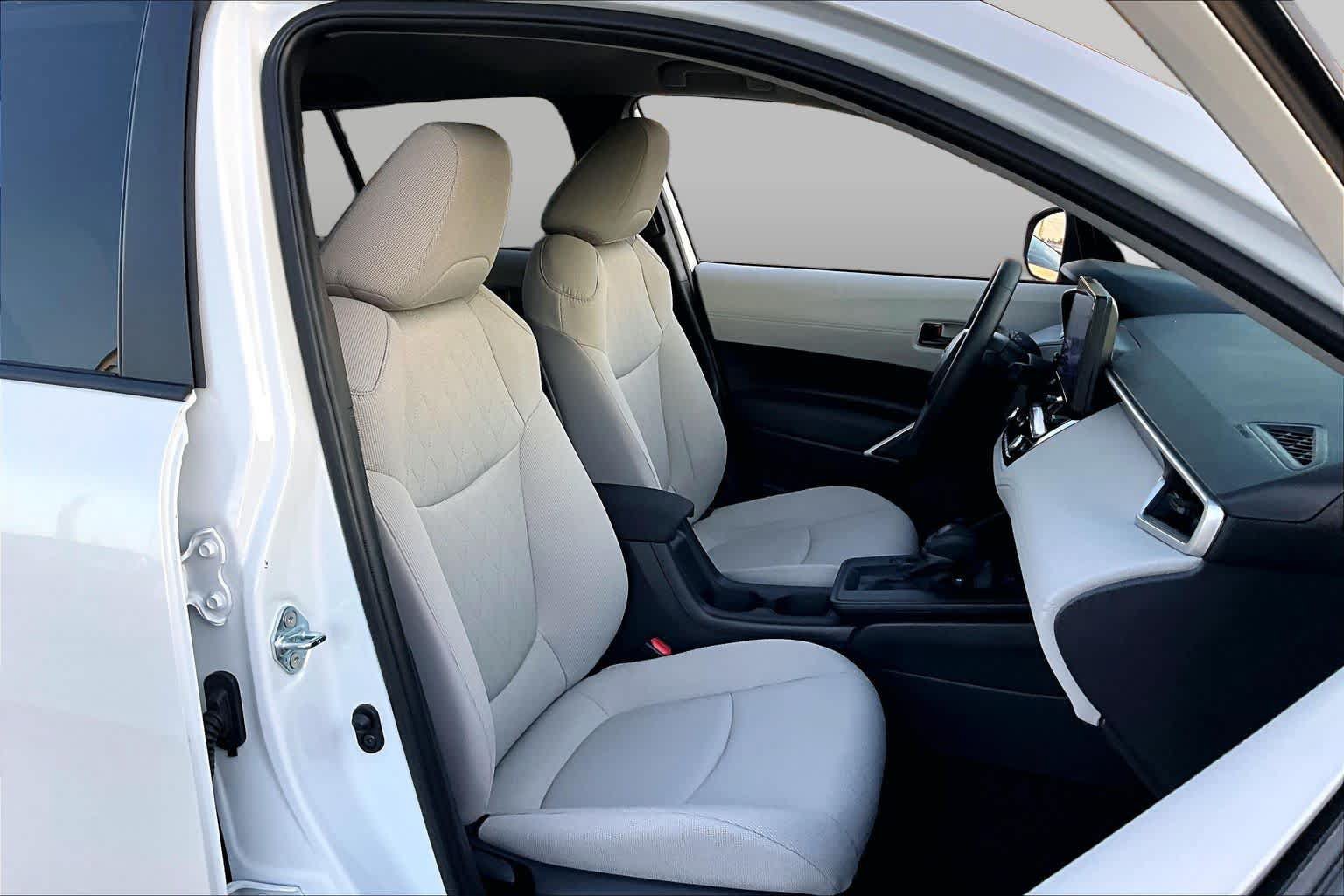 Certified 2026 Toyota Corolla Cross LE FWD image 9