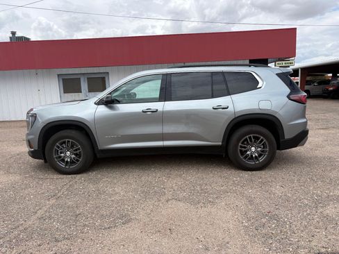 Used 2025 GMC Acadia Elevation AWD/4WD image 3