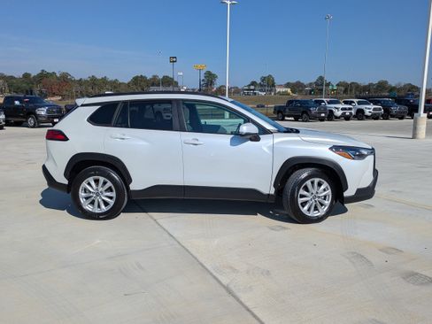 Certified 2023 Toyota Corolla Cross LE image 8