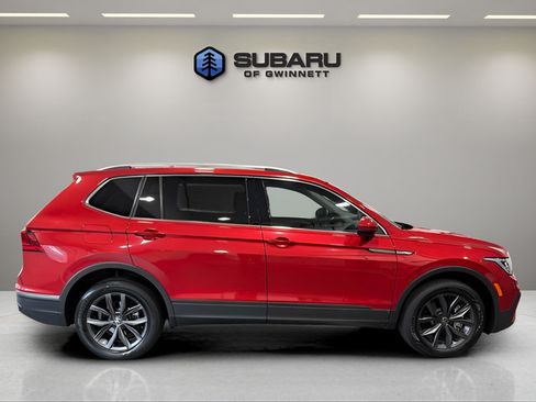 Used 2023 Volkswagen Tiguan SE w/ Panoramic Sunroof Package FWD image 6