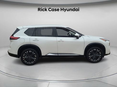 Used 2025 Nissan Rogue Platinum w/ Platinum Premium Package image 4