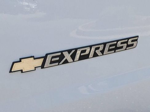 Used 2025 Chevrolet Express 3500 LT w/ LT Preferred Equipment Group RWD image 10