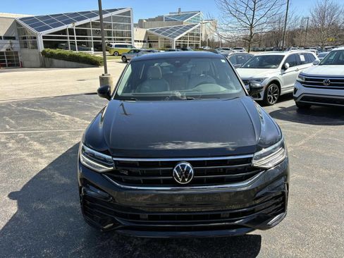 Used 2023 Volkswagen Tiguan SE R-Line image 2