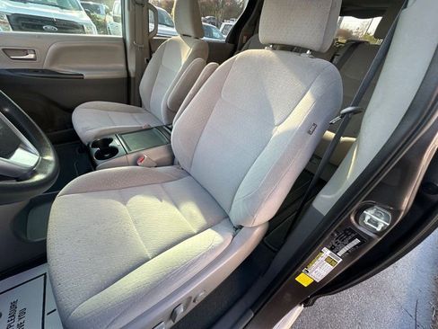 Used 2020 Toyota Sienna LE image 11