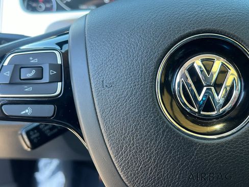 Used 2016 Volkswagen Touareg TDI AWD/4WD image 19