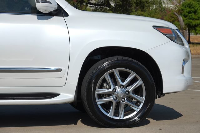 Used 2013 Lexus LX 570 4WD w/ Luxury Pkg w/Pre-crash image 37