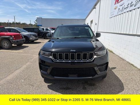 Used 2023 Jeep Grand Cherokee Laredo w/ Luxury Tech Group I AWD/4WD image 7
