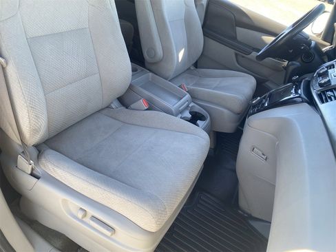 Used 2016 Honda Odyssey SE image 11