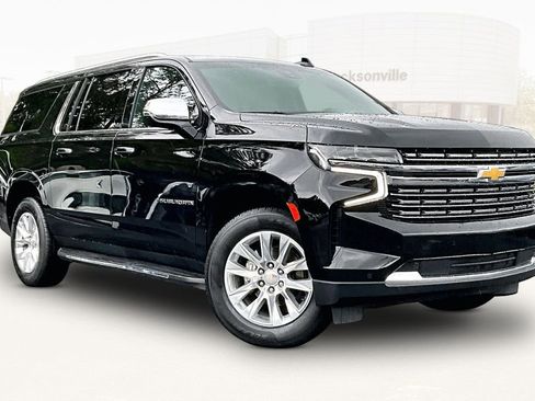 Used 2024 Chevrolet Suburban Premier AWD/4WD image 3