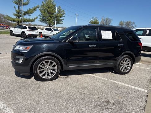 Used 2017 Ford Explorer Limited image 16