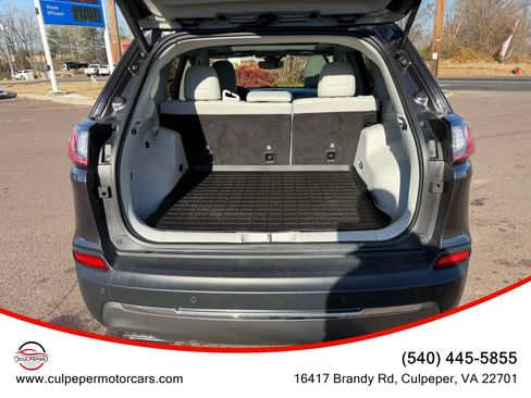 Used 2019 Jeep Cherokee Limited w/ Technology Group image 12