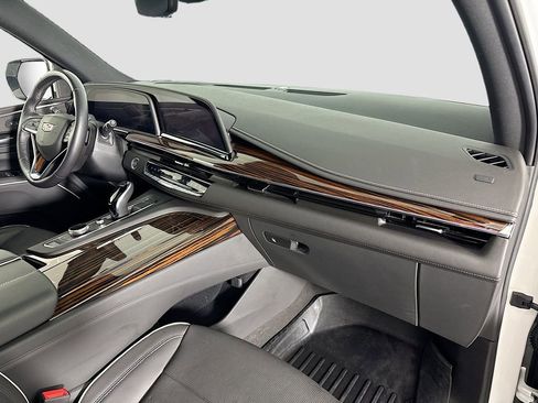 Used 2023 Cadillac Escalade Premium Luxury image 32