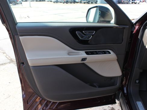 Used 2021 Lincoln Aviator AWD image 26