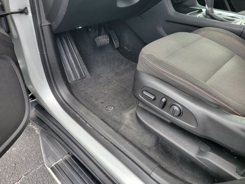 Certified 2019 Chevrolet Traverse LT FWD image 24