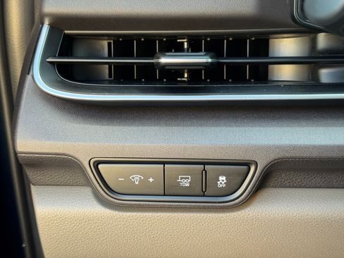 Used 2025 Kia Carnival SX FWD image 19