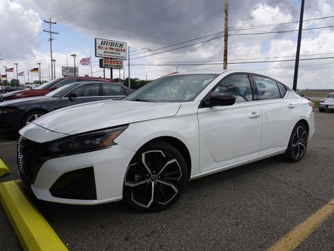 Used 2024 Nissan Altima 2.5 SR FWD image 1