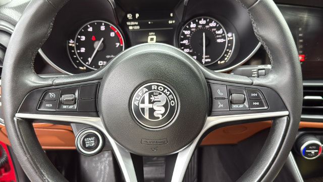 Used 2019 Alfa Romeo Giulia Ti AWD/4WD image 11