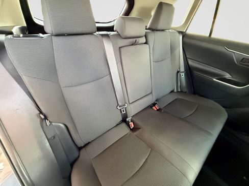 Used 2021 Toyota RAV4 LE AWD/4WD image 18